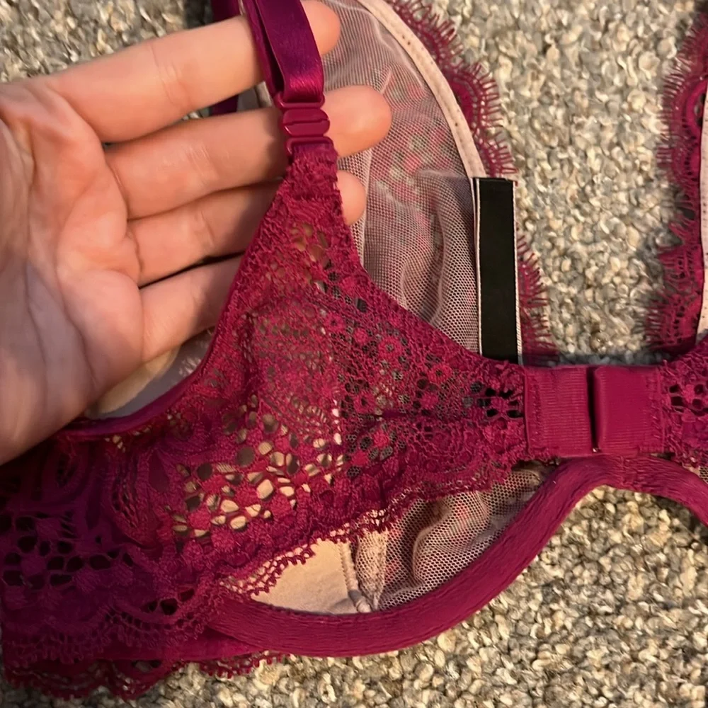 Victoria’s Secret Very Sexy Unlined Plunge Push-up without padding Lace Bra 34C - Picture 6 of 11